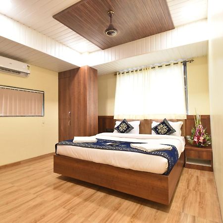 Hotel Starlit Navi Mumbai Room photo